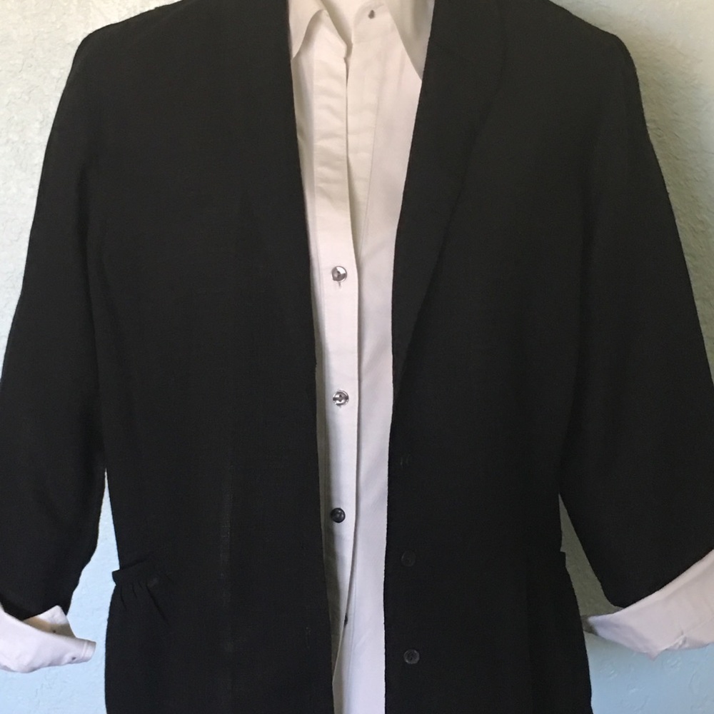 Eileen Fisher black blazer. Bust:22”, Length 24”